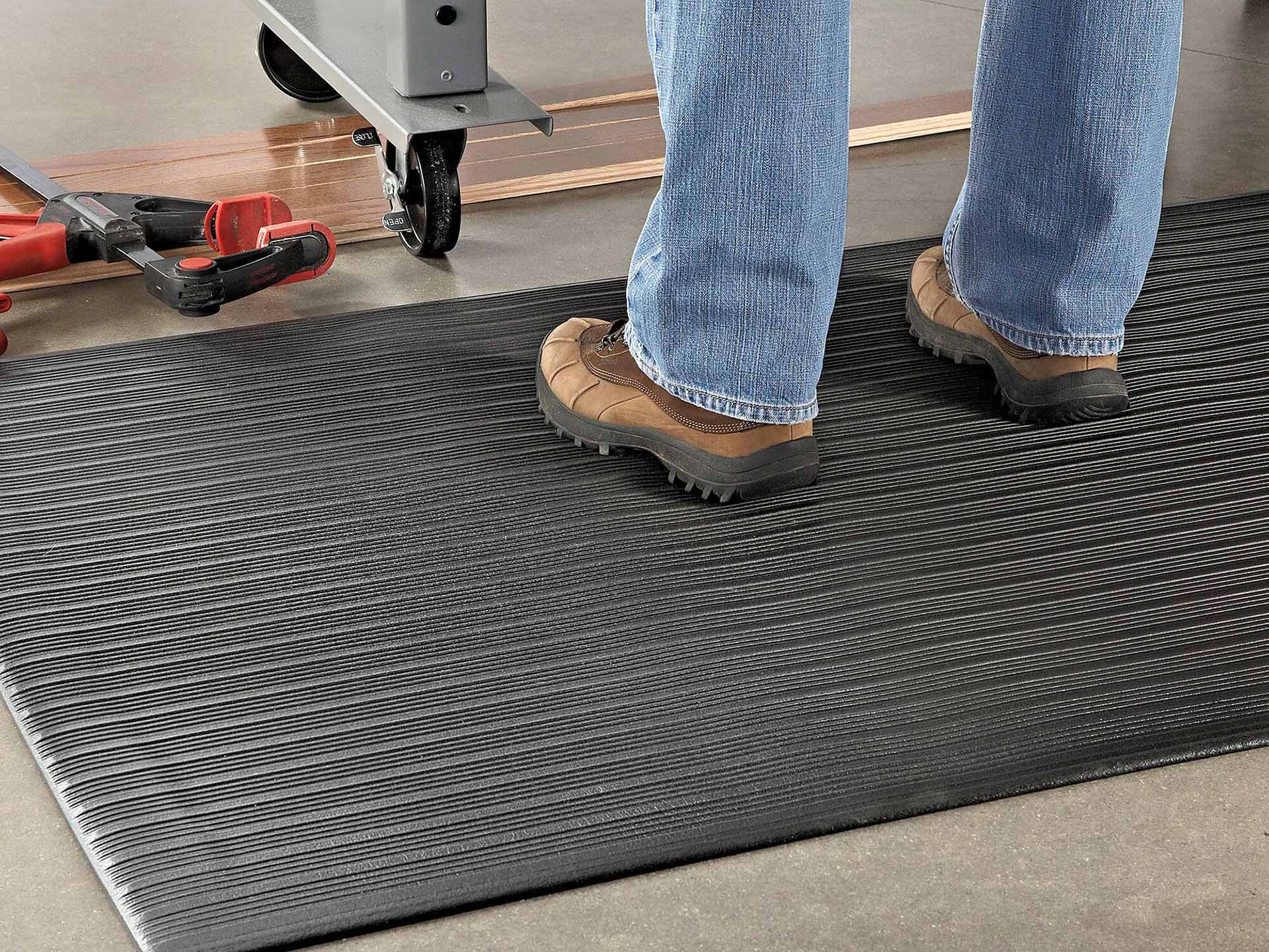 How Thick Should an AntiFatigue Mat Be?