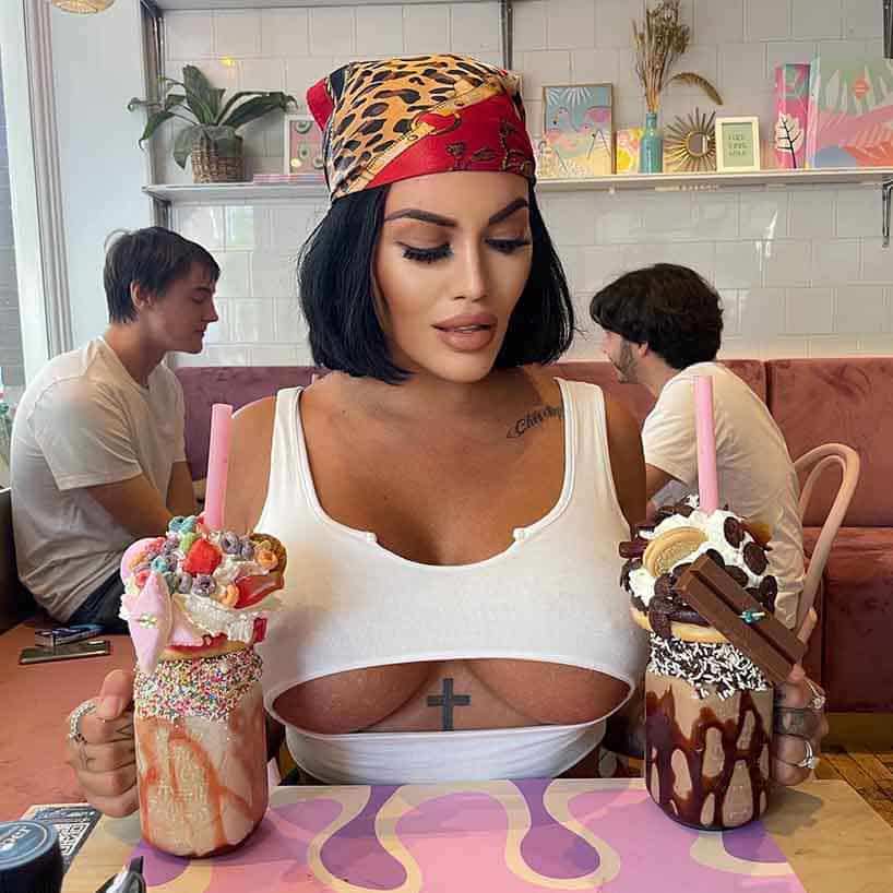 Toochi Kash: Body Measurements, Career, Family, Net Worth, and More! 3 Toochi Kash