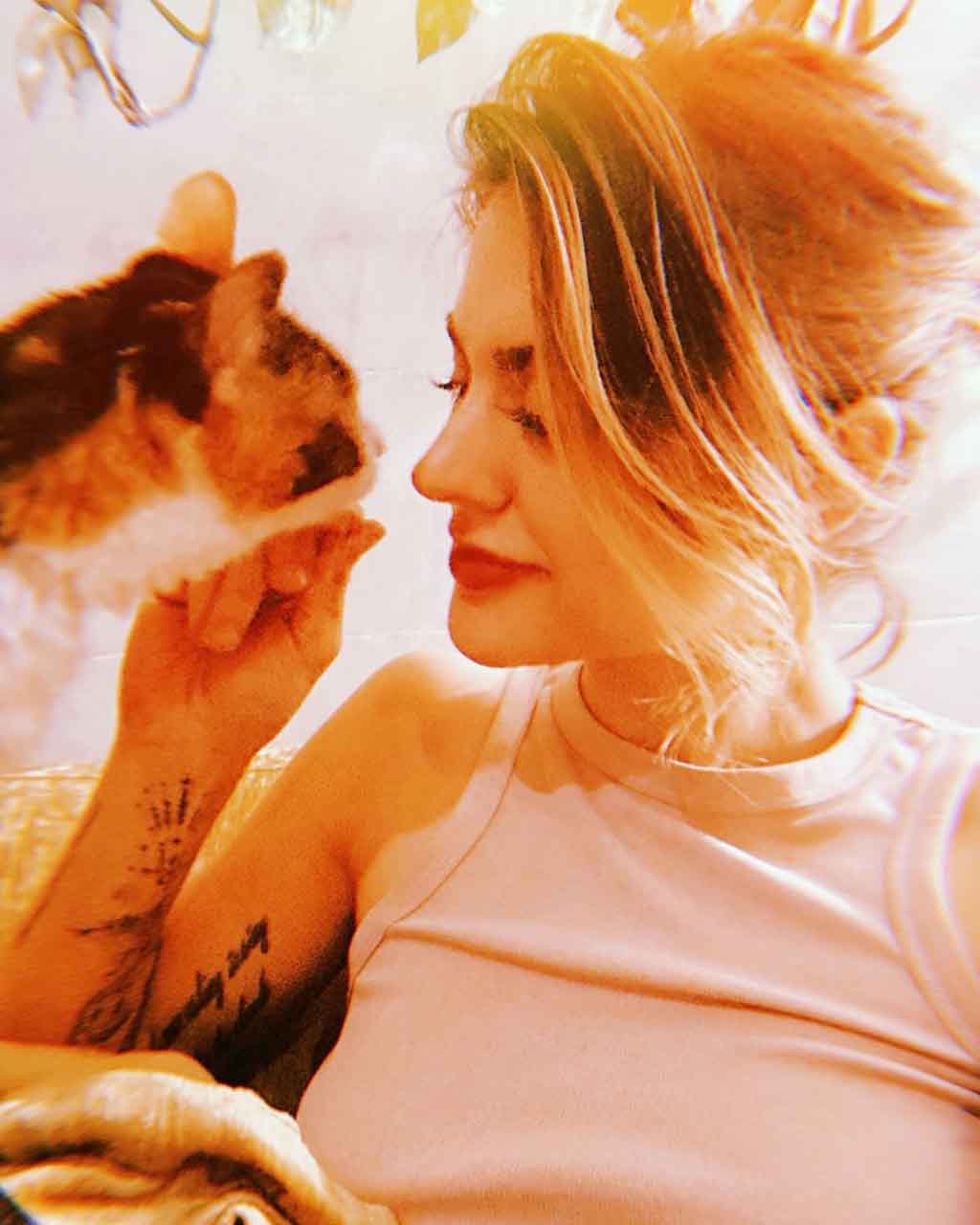 All You Need To Know About Visual Artist Frances Bean Cobain The