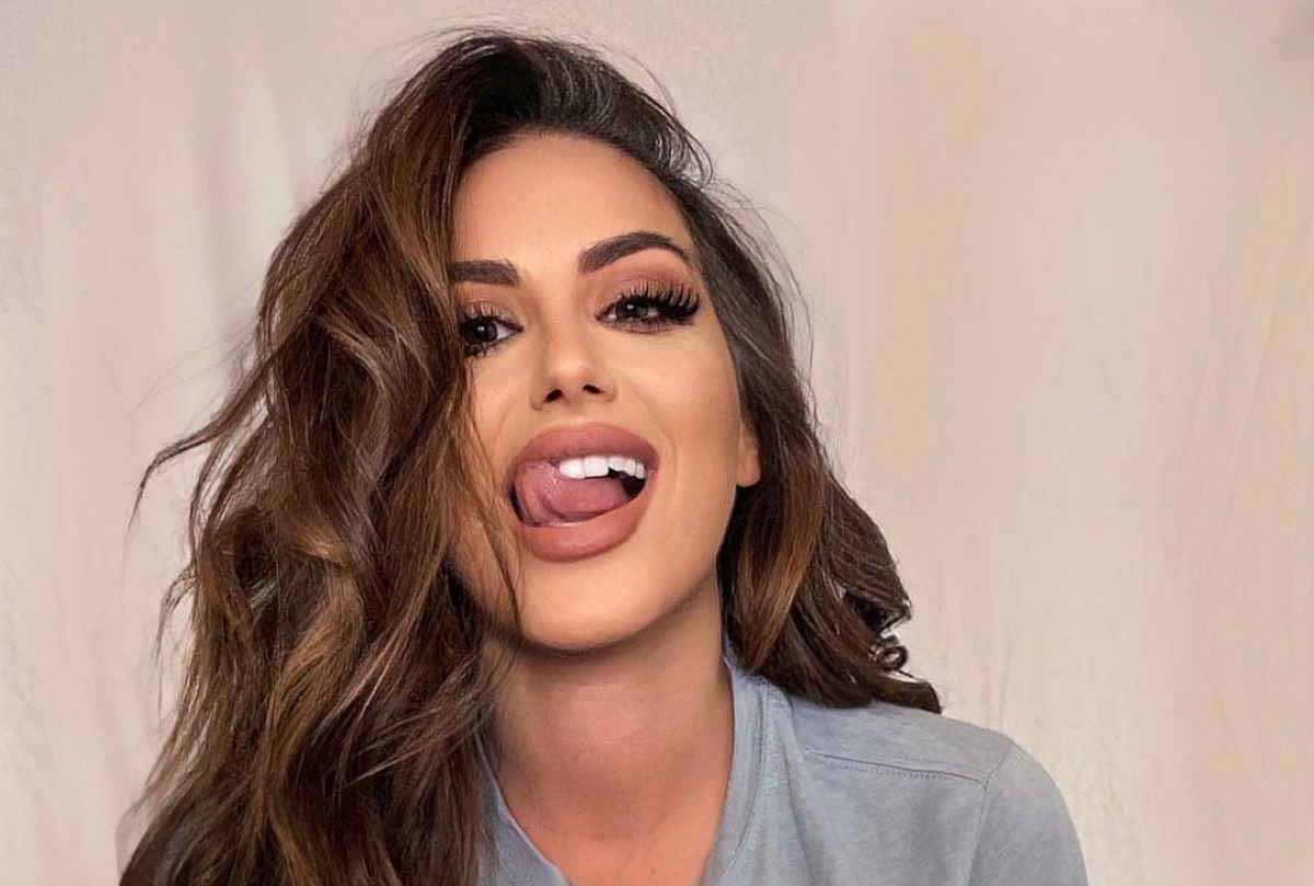 Nivine Jay Early Life