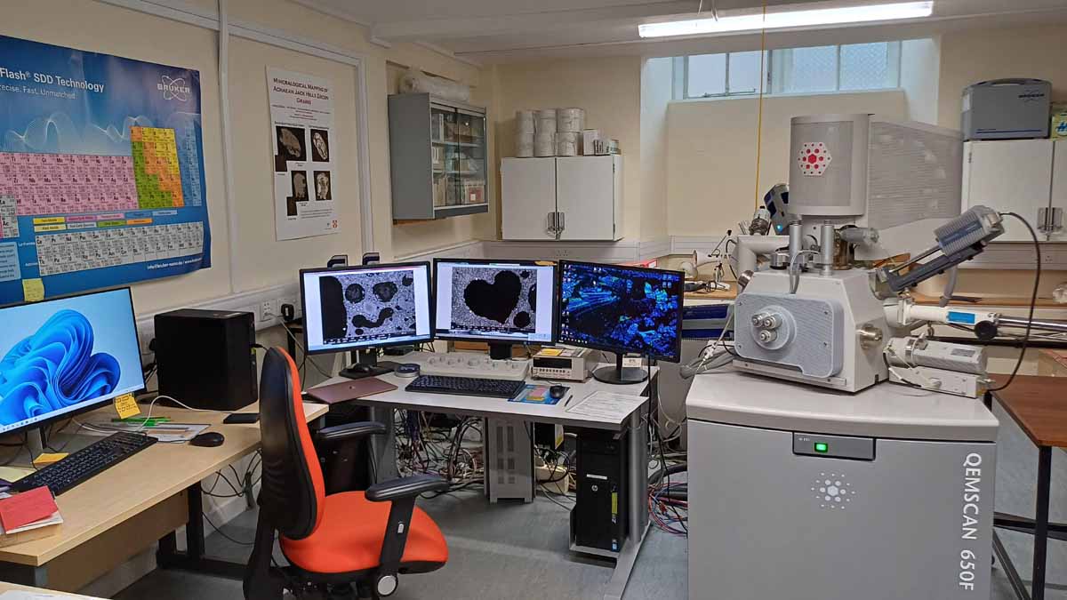 Exploring the World of a Scanning Electron Microscopy Lab 2 Exploring the World of a Scanning Electron Microscopy Lab